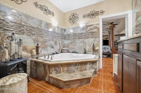 Bath - 3518 Hemlock Ave, Moss Point, MS 39563 photo 2 of 6