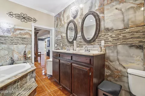 Bath - 3518 Hemlock Ave, Moss Point, MS 39563 photo 3 of 6