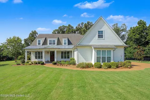 4493 Pleasant Breeze Dr, Olive Branch, MS 38654