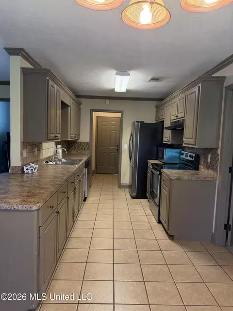 Kitchen - 371 Greystone Pointe, Terry, MS 39170 photo 1 of 3