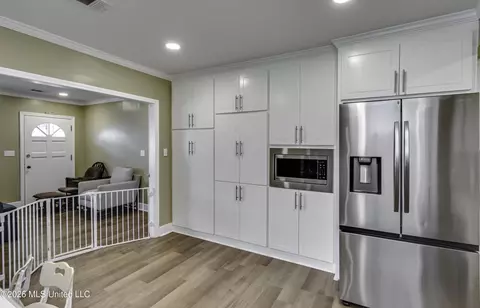 Kitchen - 748 E Northside Dr, Jackson, MS 39206 photo 10 of 10