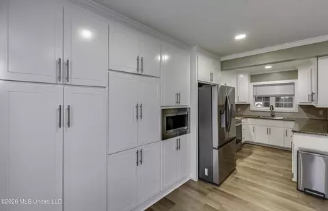 Kitchen - 748 E Northside Dr, Jackson, MS 39206 photo 8 of 10