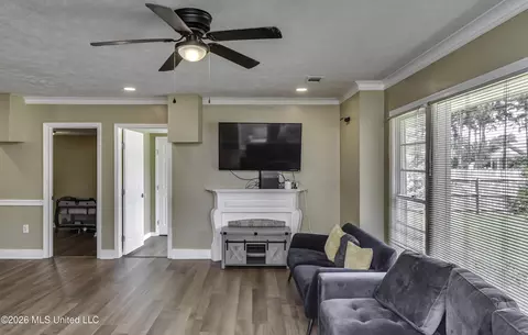 Living - 748 E Northside Dr, Jackson, MS 39206 photo 3 of 4