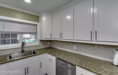 Kitchen - 748 E Northside Dr, Jackson, MS 39206 photo 1 of 10