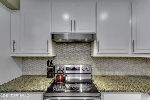 Kitchen - 748 E Northside Dr, Jackson, MS 39206 photo 4 of 10