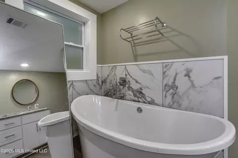 Bath - 748 E Northside Dr, Jackson, MS 39206 photo 6 of 9