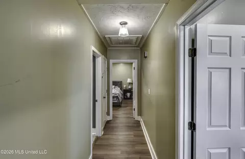 Entry Way - 748 E Northside Dr, Jackson, MS 39206 photo 1 of 1