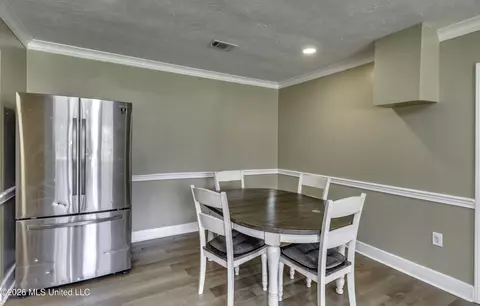 Dining - 748 E Northside Dr, Jackson, MS 39206 photo 1 of 1