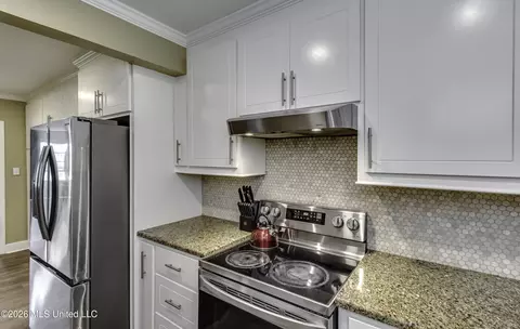 Kitchen - 748 E Northside Dr, Jackson, MS 39206 photo 5 of 10