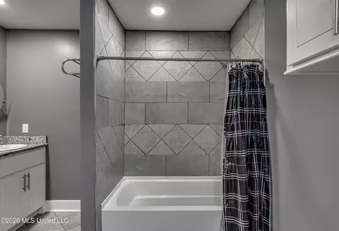 Bath - 748 E Northside Dr, Jackson, MS 39206 photo 3 of 9