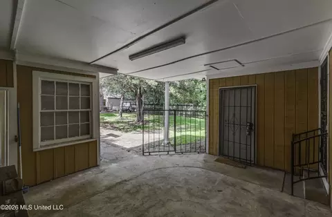 Exterior - 748 E Northside Dr, Jackson, MS 39206 photo 5 of 7
