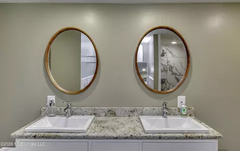 Bath - 748 E Northside Dr, Jackson, MS 39206 photo 8 of 9