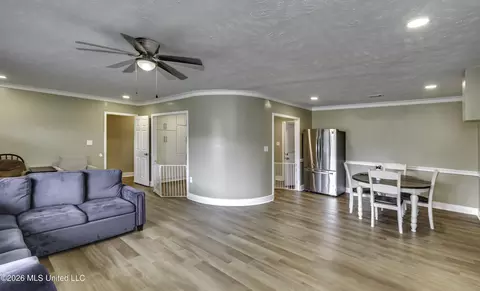 Living - 748 E Northside Dr, Jackson, MS 39206 photo 2 of 4