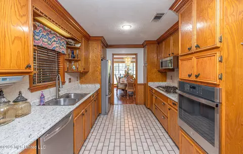 Kitchen - 144 N Pine Dr, Madison, MS 39110 photo 4 of 4
