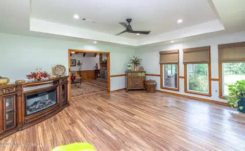 Living - 144 N Pine Dr, Madison, MS 39110 photo 2 of 4