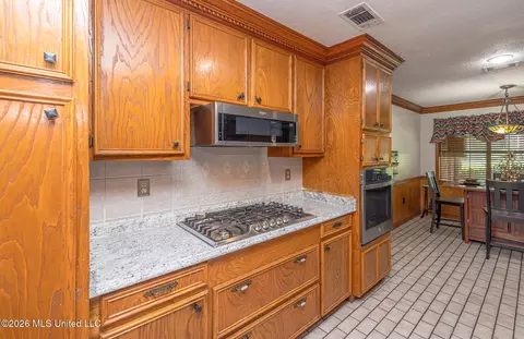 Kitchen - 144 N Pine Dr, Madison, MS 39110 photo 3 of 4