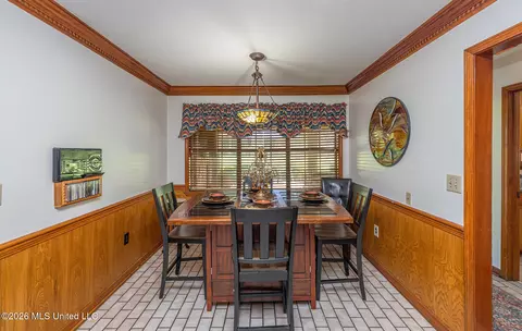 Dining - 144 N Pine Dr, Madison, MS 39110 photo 4 of 4