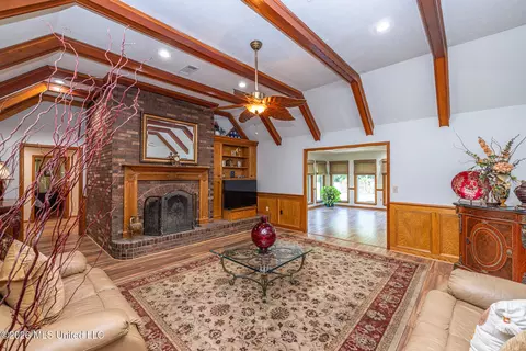 Living - 144 N Pine Dr, Madison, MS 39110 photo 4 of 4