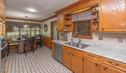 Kitchen - 144 N Pine Dr, Madison, MS 39110 photo 2 of 4