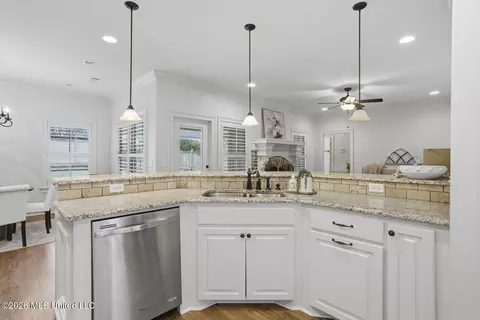 Kitchen - 4282 Berlin Dr, Jackson, MS 39211 photo 3 of 7
