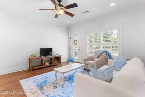Living - 4282 Berlin Dr, Jackson, MS 39211 photo 2 of 2