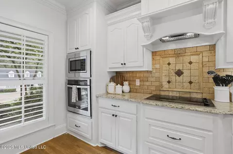Kitchen - 4282 Berlin Dr, Jackson, MS 39211 photo 5 of 7