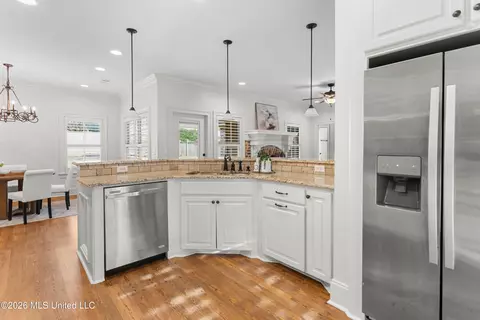 Kitchen - 4282 Berlin Dr, Jackson, MS 39211 photo 7 of 7