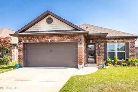 217 Sandy Dr, Ocean Springs, MS 39564