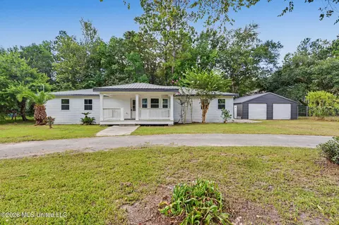 6105 E Desoto St, Bay Saint Louis, MS 39520