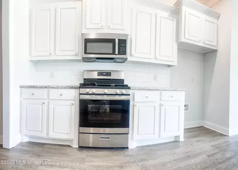 Kitchen - 201 Chartleigh Cir, Canton, MS 39046 photo 2 of 4