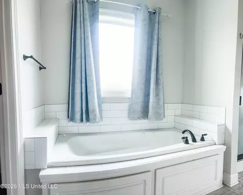 Bath - 201 Chartleigh Cir, Canton, MS 39046 photo 2 of 7