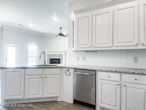 Kitchen - 201 Chartleigh Cir, Canton, MS 39046 photo 4 of 4