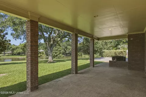 Exterior - 1025 Northpointe Dr, Jackson, MS 39211 photo 4 of 8