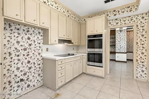 Kitchen - 1025 Northpointe Dr, Jackson, MS 39211 photo 2 of 3