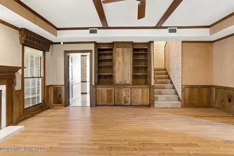 Living - 1025 Northpointe Dr, Jackson, MS 39211 photo 2 of 7