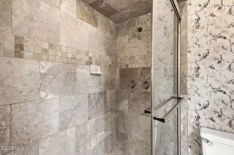 Bath - 1025 Northpointe Dr, Jackson, MS 39211 photo 3 of 6