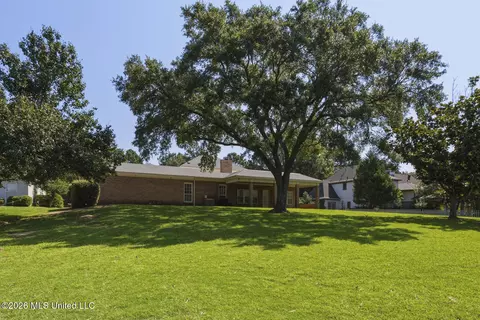 Exterior - 1025 Northpointe Dr, Jackson, MS 39211 photo 7 of 8