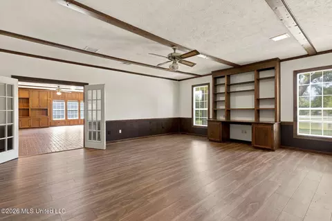 Living - 1025 Northpointe Dr, Jackson, MS 39211 photo 5 of 7