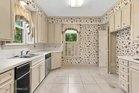Kitchen - 1025 Northpointe Dr, Jackson, MS 39211 photo 3 of 3