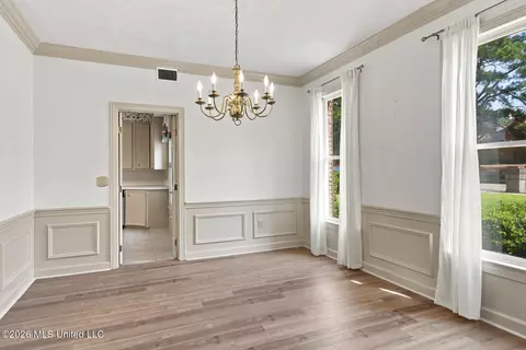 Dining - 1025 Northpointe Dr, Jackson, MS 39211 photo 1 of 2