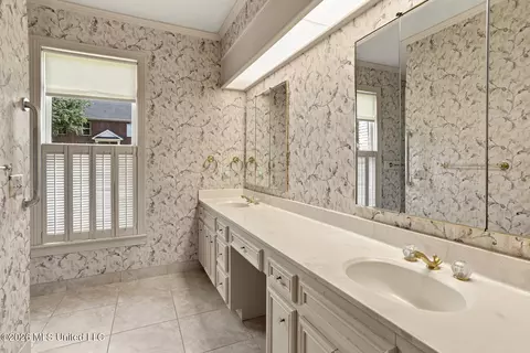 Bath - 1025 Northpointe Dr, Jackson, MS 39211 photo 2 of 6