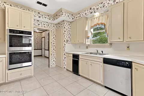 Kitchen - 1025 Northpointe Dr, Jackson, MS 39211 photo 1 of 3