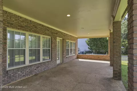 Exterior - 1025 Northpointe Dr, Jackson, MS 39211 photo 5 of 8
