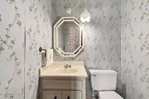 Bath - 1025 Northpointe Dr, Jackson, MS 39211 photo 1 of 6