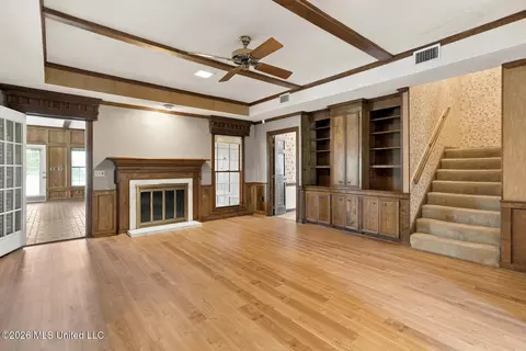 Living - 1025 Northpointe Dr, Jackson, MS 39211 photo 4 of 7