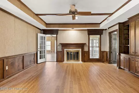 Living - 1025 Northpointe Dr, Jackson, MS 39211 photo 3 of 7