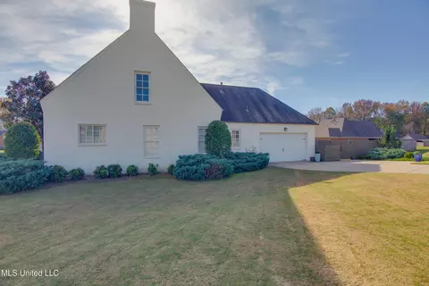 Exterior - 3327 Pettingill Way, Hernando, MS 38632 photo 5 of 8