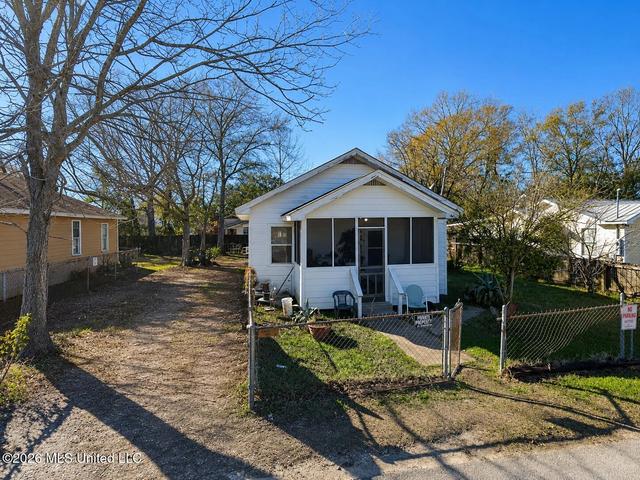 817 Handy Ave, Ocean Springs, MS 39564