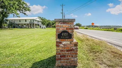 4920 River Rd, Pascagoula, MS 39567
