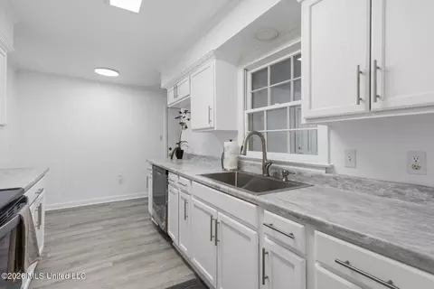 Kitchen - 4600 Nisqually Rd, Jackson, MS 39206 photo 2 of 3